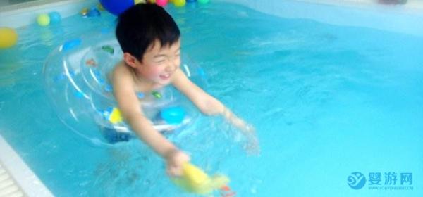 专家：免疫力低的宝宝秋季更应该去游泳