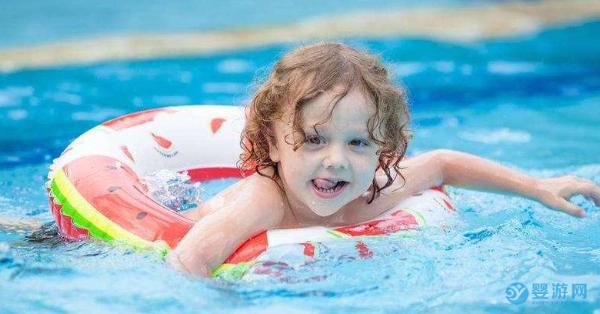 婴儿游泳防溺水的五个小妙招，最后一点很重要！