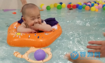 你对婴儿游泳不离不弃，婴儿游泳就会给宝宝带来更多的好处！
