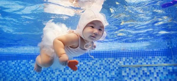 宝宝什么时候游泳最好？秋冬季婴儿游泳需要注意什么？