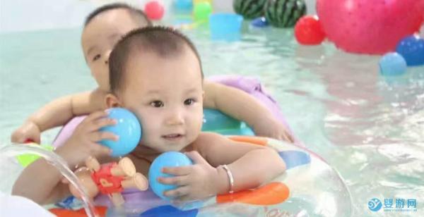 婴儿游泳的好处这么多，新生儿可以游泳吗？