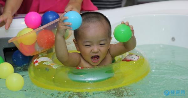 冬季水温多少度才适合宝宝进行婴儿游泳？