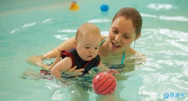 宝宝歪头、肌张力高，婴儿游泳就能轻松缓解