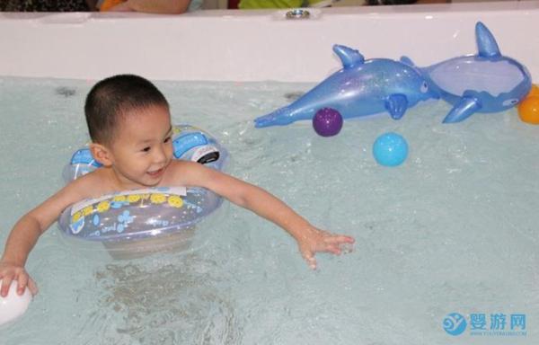 宝宝歪头、肌张力高，婴儿游泳就能轻松缓解