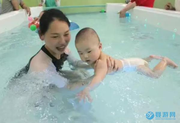 重大发现，让孩子坚持婴儿游泳的家长都过得很舒服！
