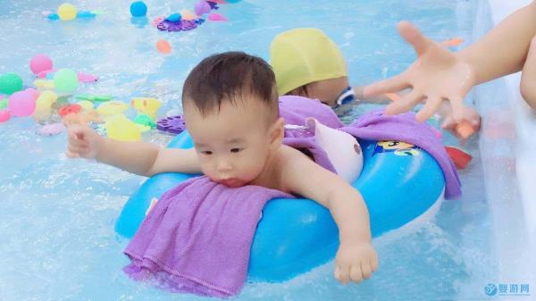 坚持婴儿游泳的孩子与不游泳的孩子区别在哪里？