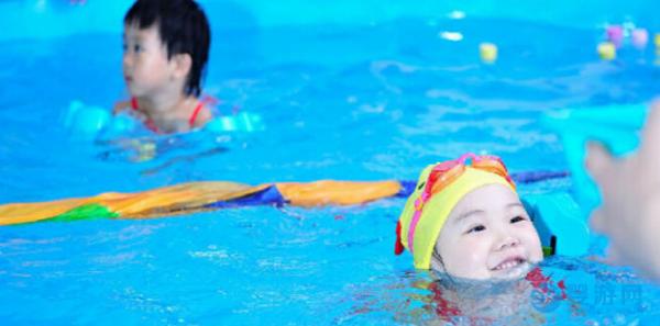年底纠结症：同样是开婴儿游泳馆，为什么差距这么大？