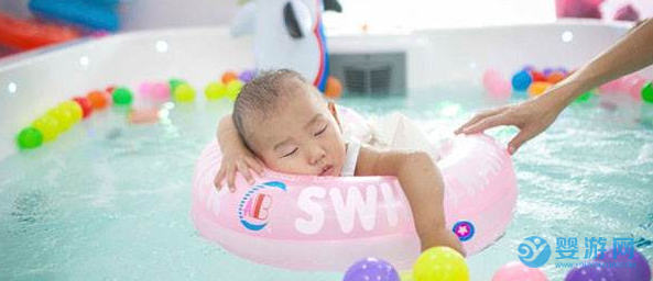为什么游泳的宝宝不易生病，而且长得快？婴儿游泳的好处你要知道！