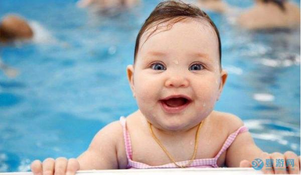 原来，这才是婴儿游泳的正确姿势！婴儿游泳的好处更多！