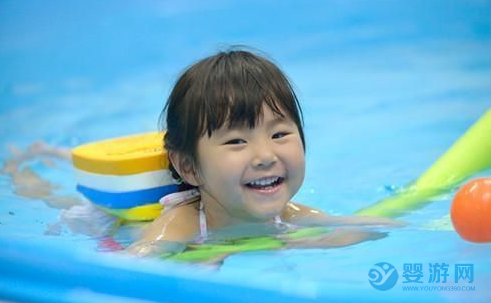 婴儿游泳馆元旦活动宣传广告语，现在告诉你正合适！