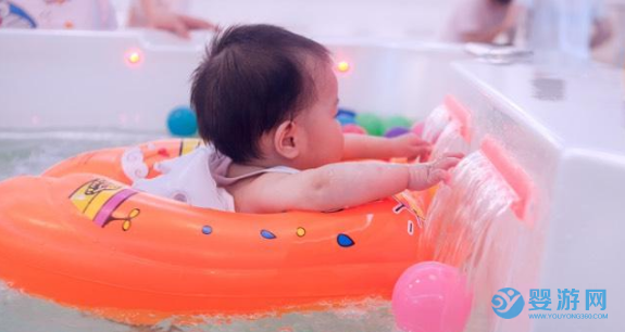 别等错过了才后悔，婴儿游泳真的对宝宝挺好的！