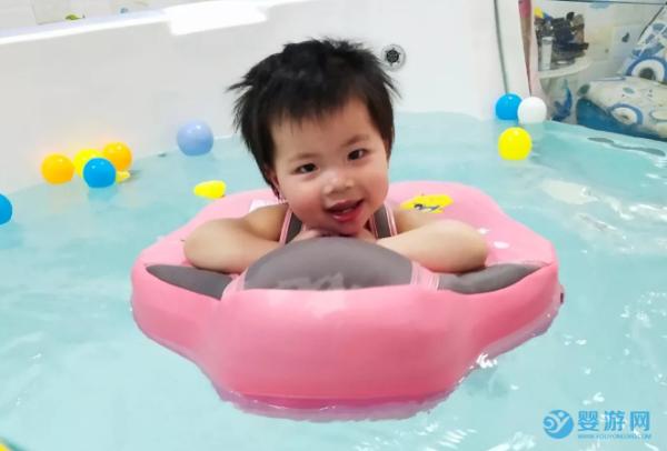 婴幼儿游泳是自身的需要，也是亲子关系提升的好方式