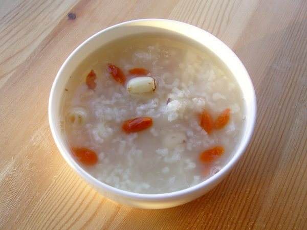 「小儿呕吐」小儿呕吐时吃什么好？这三种食物可推荐