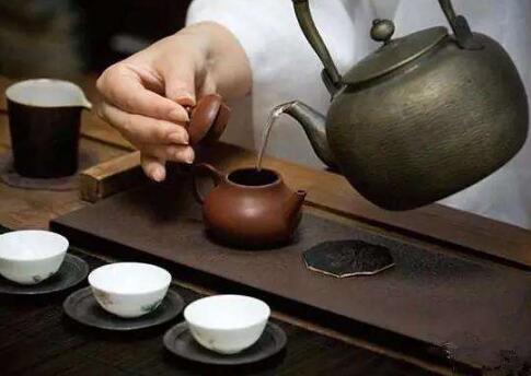 喝茶能降低吸烟的危害吗 吃什么食物降低吸烟危害