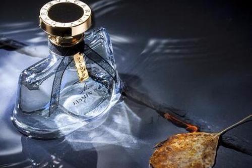 「男性」约会时香水起到什么作用？该如何正确使用呢？