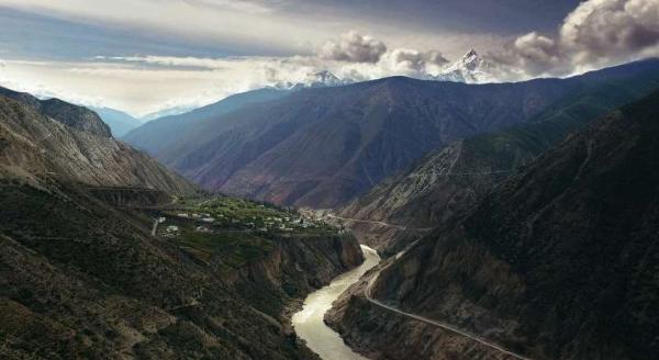 敖云：来自香格里拉的中国膜拜酒