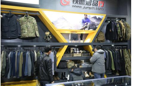 铁血君品行携龙牙再战ISPO 引领战术装备潮流