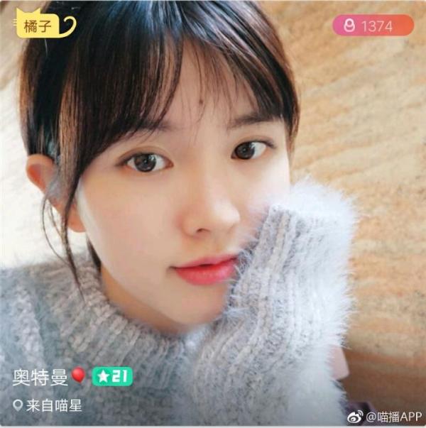 喵播美女主播化身“速滑”教练 不会滑冰还敢说是北方人？