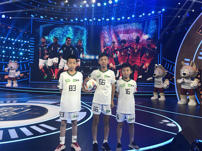 蒙牛•中国世界杯少年队荣登《豪门盛宴》