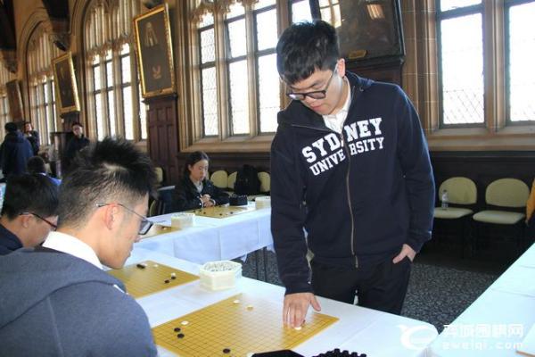 大学生赛指导棋 柯洁等七大高手与大学生交流棋艺