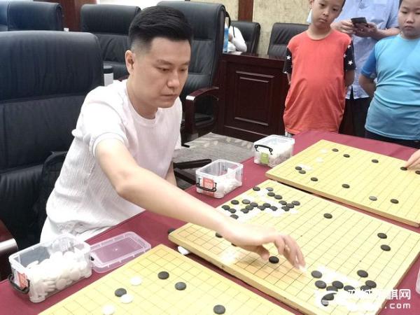 北京队主场遭上海零封 孔杰露面大盘讲解+指导棋