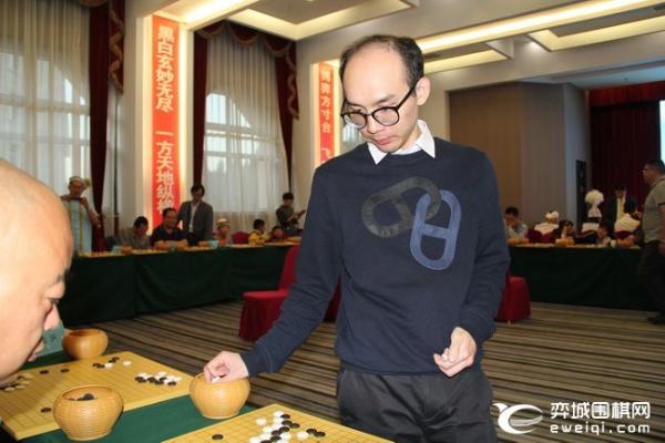 朴文垚指导少数民族棋手 林建超科钦夫双战苗族少女
