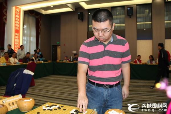 朴文垚指导少数民族棋手 林建超科钦夫双战苗族少女