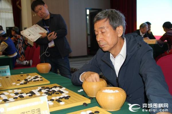 朴文垚指导少数民族棋手 林建超科钦夫双战苗族少女