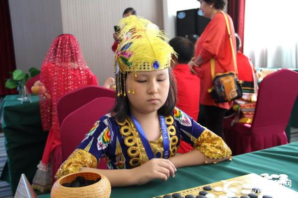 全国少数民族围棋大赛开战 赛场民族服装争奇斗艳
