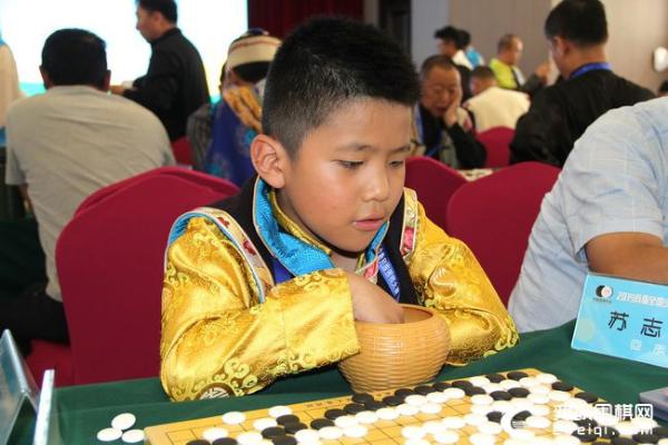 全国少数民族围棋大赛开战 赛场民族服装争奇斗艳