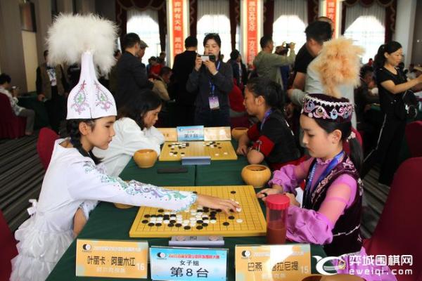 全国少数民族围棋大赛开战 赛场民族服装争奇斗艳