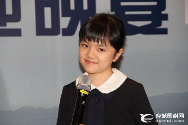 日本10岁天才萝莉来了：仲邑堇出席梦百合杯开幕式