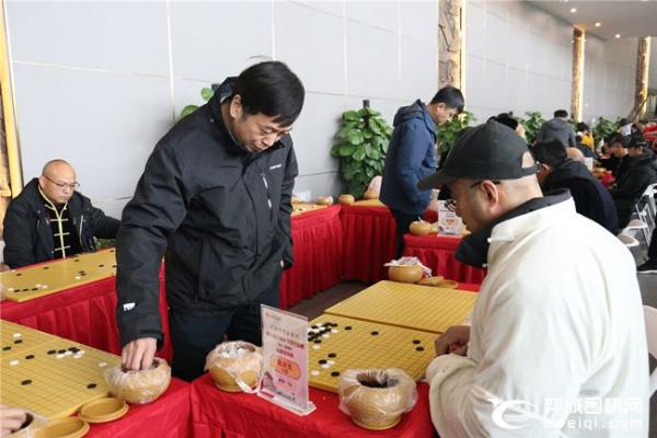 女甲荆州站公益指导棋活动现场火爆 聂卫平王汝南指导棋迷