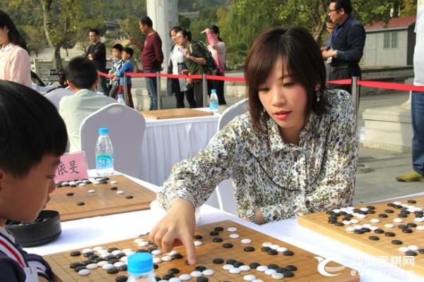 兵圣杯指导棋 於之莹黑嘉嘉吴侑珍等指导小棋手