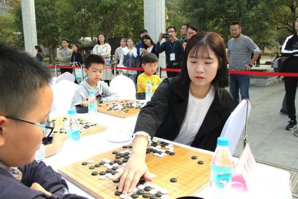 兵圣杯指导棋 於之莹黑嘉嘉吴侑珍等指导小棋手