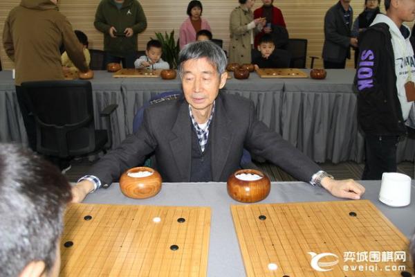 元老赛指导棋 王汝南华以刚丁波多面打指导小棋手