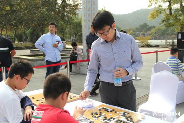 兵圣杯指导棋 於之莹黑嘉嘉吴侑珍等指导小棋手