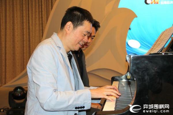 马晓春练钢琴准备闭幕式献艺 “妖刀”弹琴曾有段子