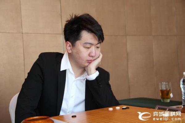 总决赛第三场开战 柯洁VS赵晨宇 朴廷桓VS范蕴若
