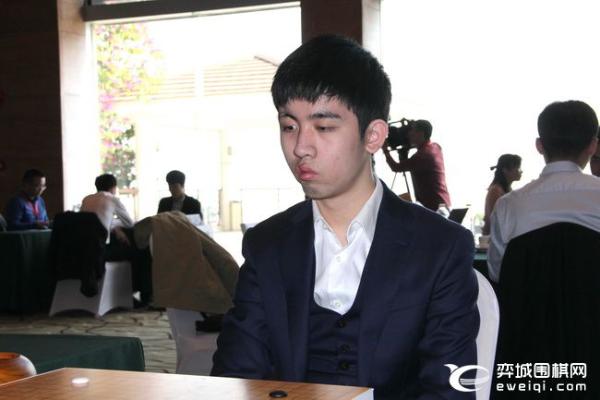 总决赛第三场开战 柯洁VS赵晨宇 朴廷桓VS范蕴若