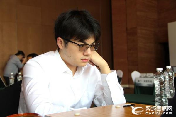 总决赛第三场开战 柯洁VS赵晨宇 朴廷桓VS范蕴若