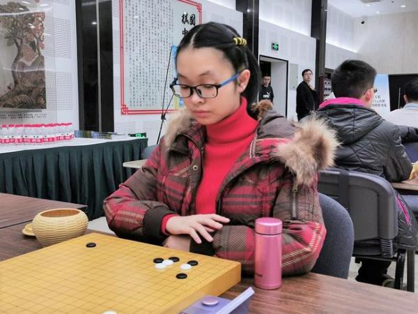 棋圣战预选周泓余表现抢眼 三连杀男棋手获出线权