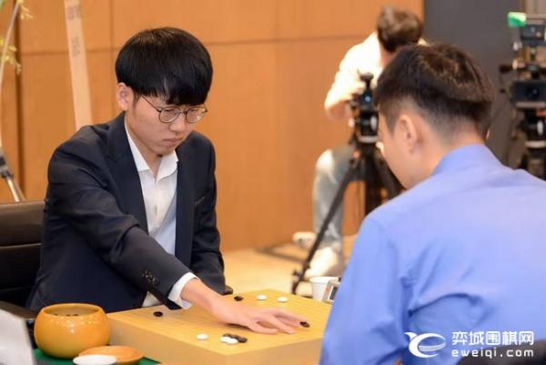 申真谞零封朴廷桓夺得LG杯冠军 “00后”登上王位