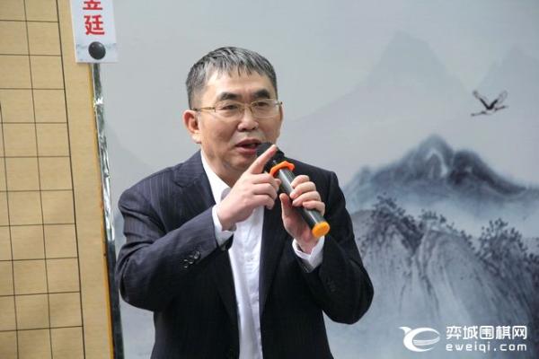 西南王决赛大盘讲解现场 聂卫平：点三三愚不可及