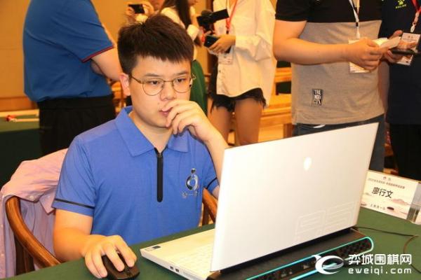 正在直播围甲第三轮 柯洁VS金志锡 朴廷桓VS廖行文