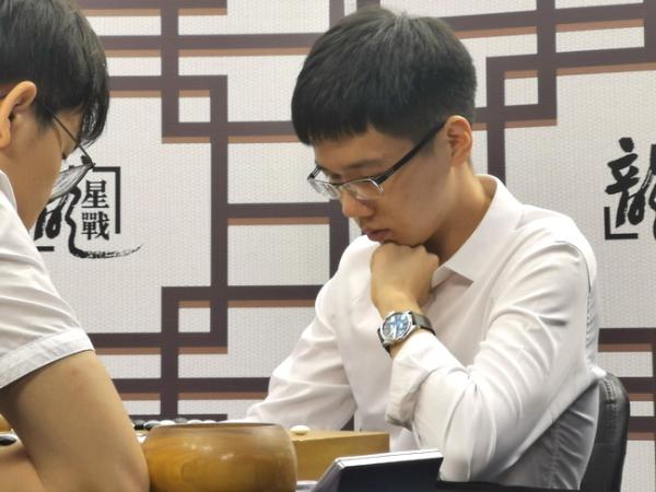龙星战半决赛柯洁中盘击败赵晨宇 第三次打进决赛