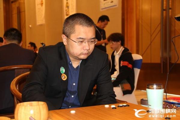 正在直播围甲第三轮 柯洁VS金志锡 朴廷桓VS廖行文