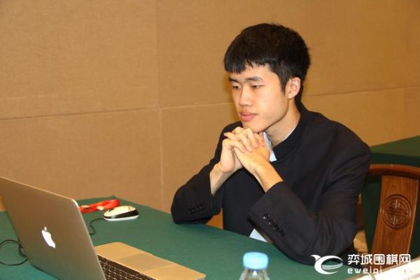 正在直播围甲第三轮 柯洁VS金志锡 朴廷桓VS廖行文