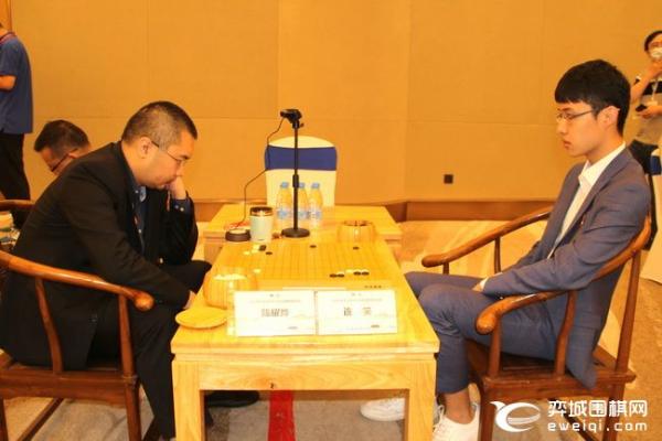 正在直播围甲第三轮 柯洁VS金志锡 朴廷桓VS廖行文