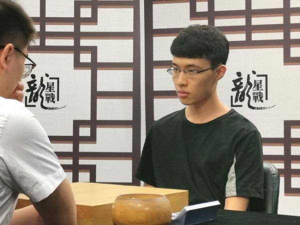 龙星战连笑胜杨鼎新晋级四强 4日半决赛柯洁登场